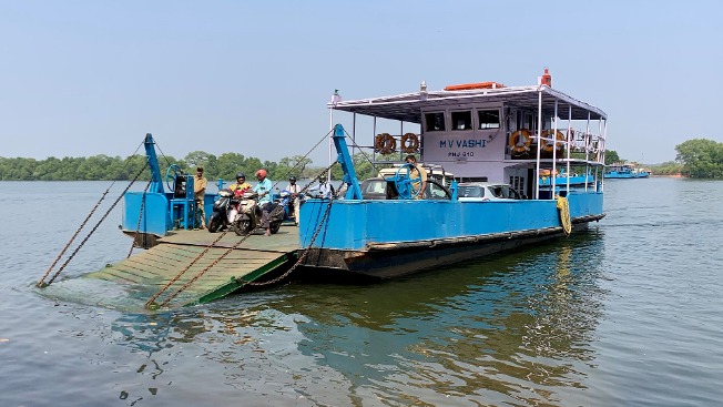 Sanquelim's Tripurari Poornima festival lights up Goa's Valvanti river