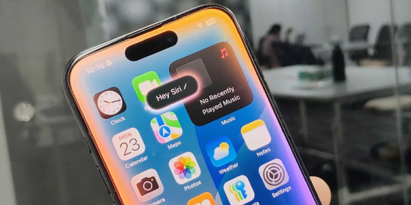 iOS 26 to Bring Message Translation, Animated Lock Screen Album Artwork and Revamped CarPlay UI: Report