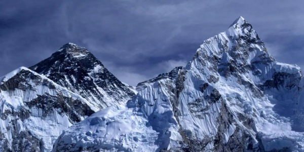 Nearly 1,000 people trapped on Mount Everest slopes